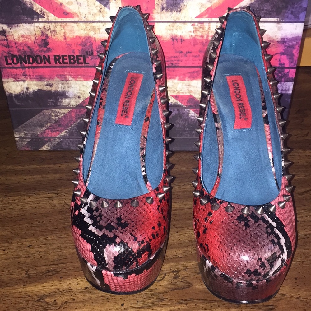 London Rebel Fuschia Multi Snake Spike Wedge 7.5